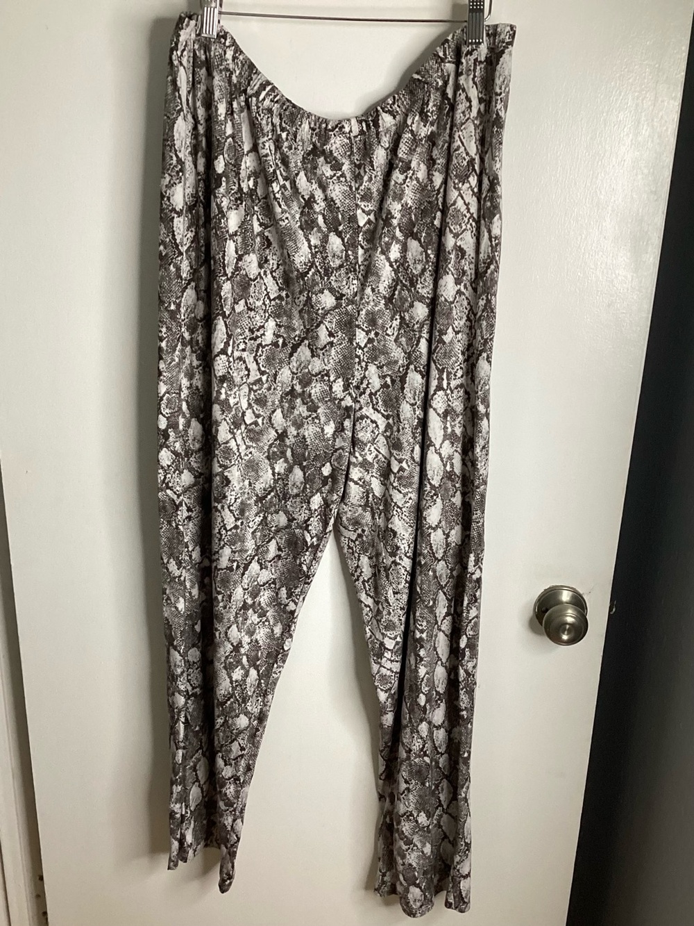 Source Unknown Gray Snake-Print Wide Leg Pants